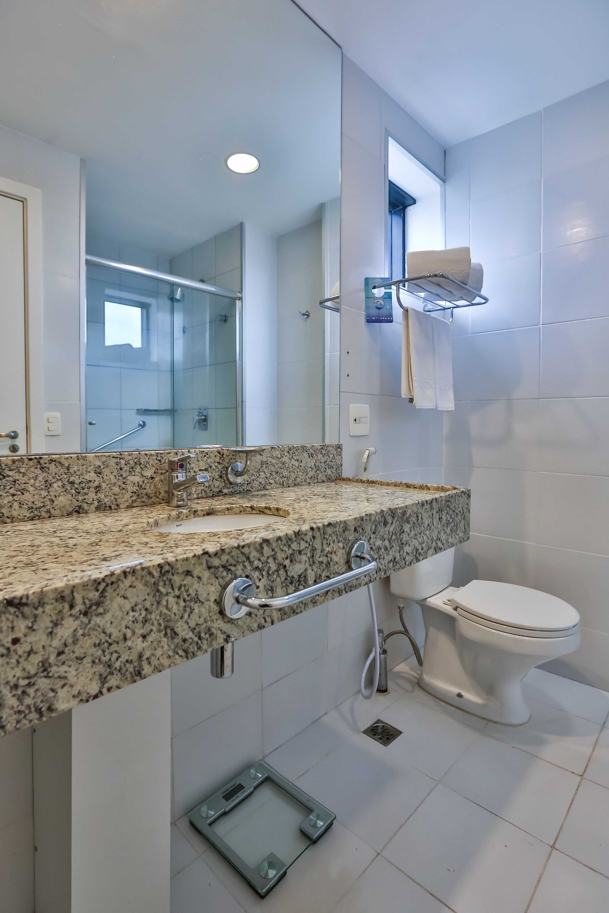 suite business | bathroom | shower, free toiletries, hair dryer, towels