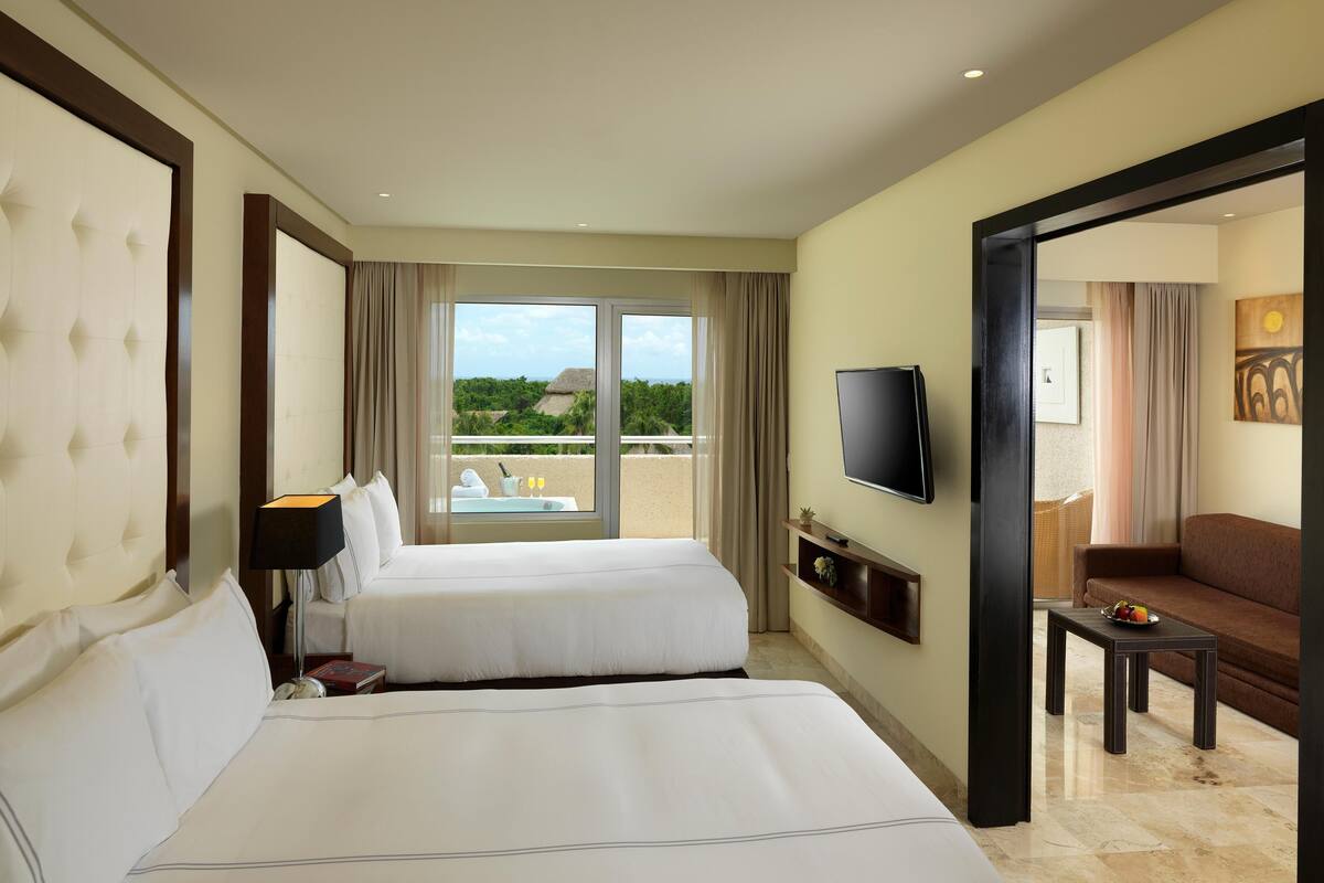 Egyptian cotton sheets, premium bedding, down comforters, minibar