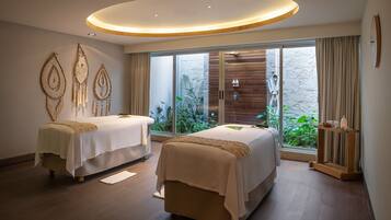 Salas de tratamiento para parejas, sauna y tina de hidromasaje