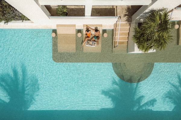 Egyptian cotton sheets, premium bedding, down comforters, minibar