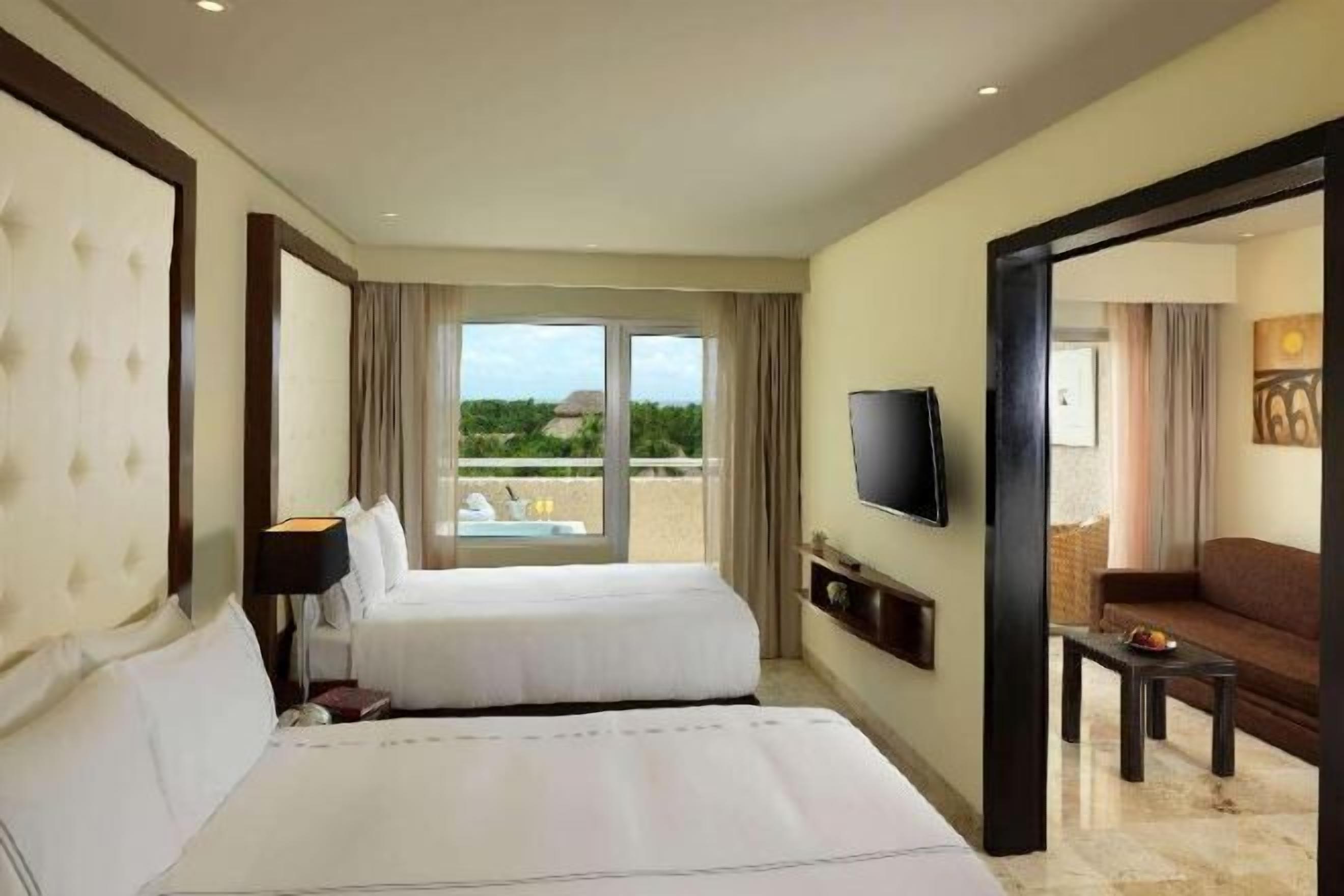 Egyptian cotton sheets, premium bedding, down comforters, minibar