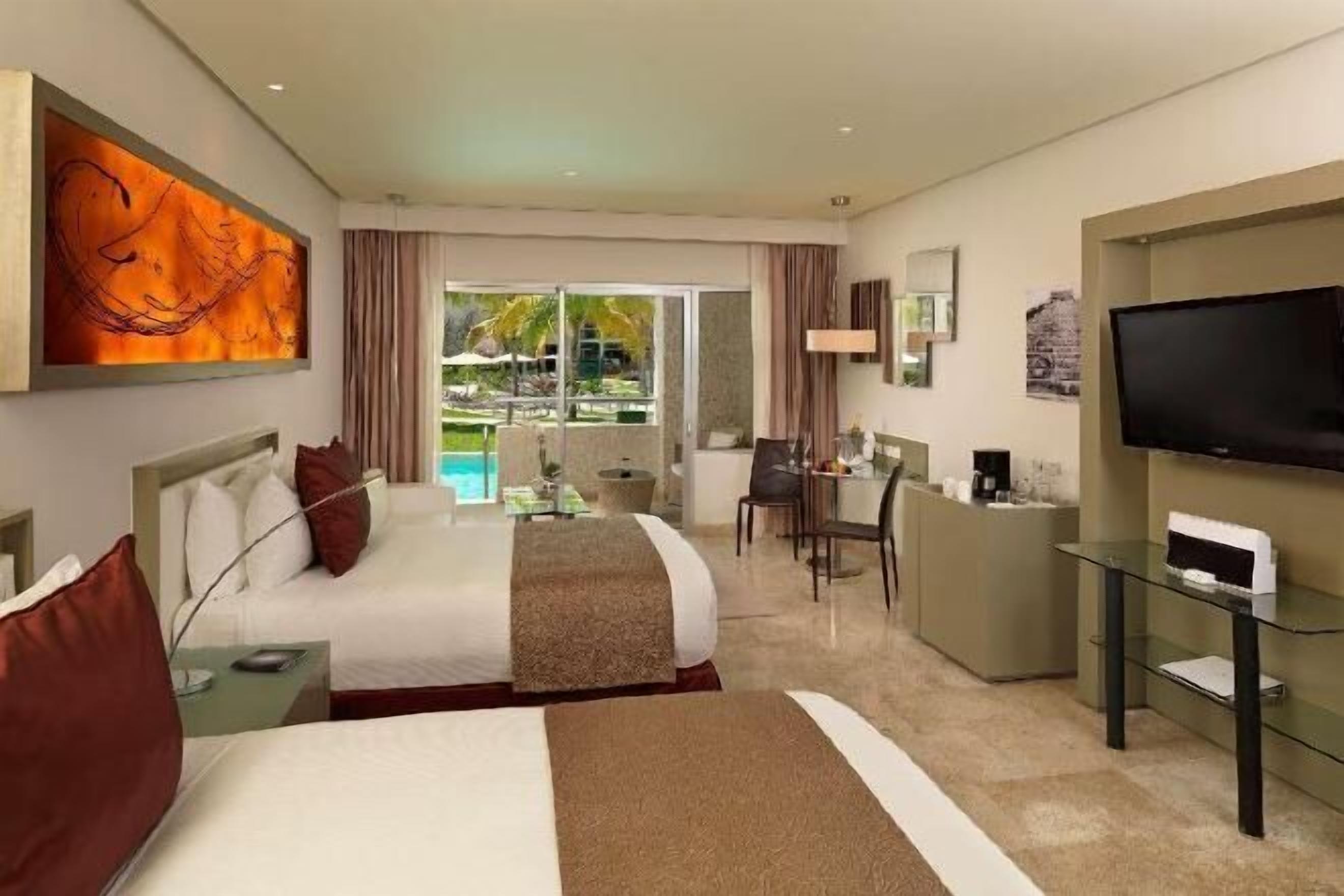 Egyptian cotton sheets, premium bedding, down comforters, minibar