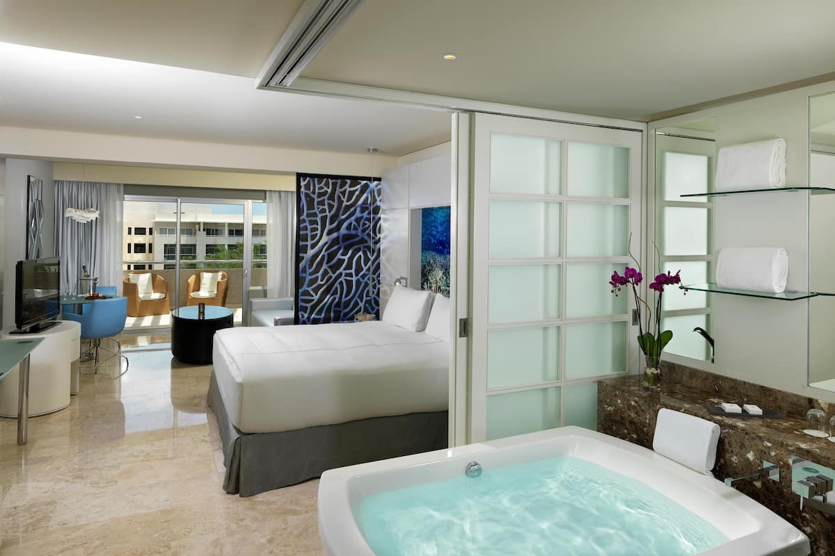 Egyptian cotton sheets, premium bedding, down duvets, minibar