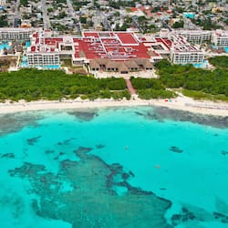 4 outdoor pools, pool umbrellas, sun loungers