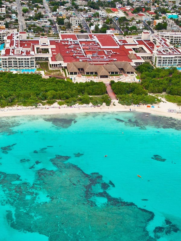 4 outdoor pools, pool umbrellas, sun loungers