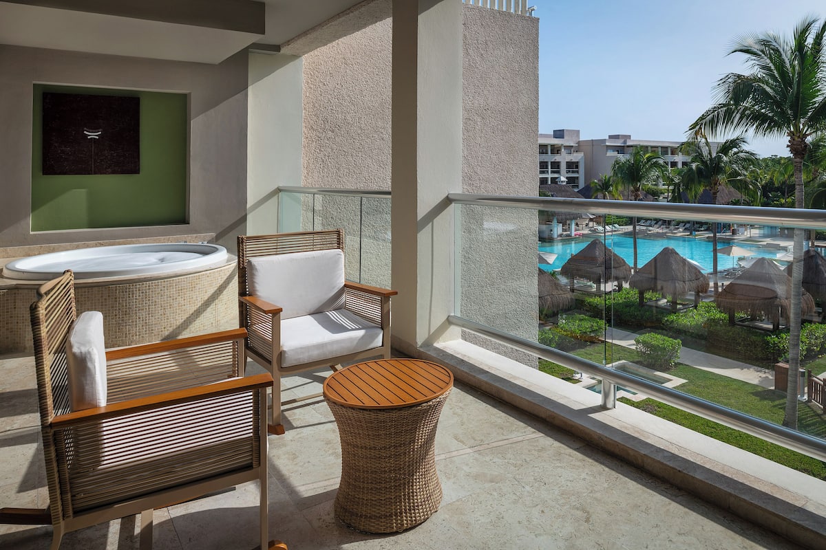 Master Suite, Nature View | Egyptian cotton sheets, premium bedding, down duvets, minibar