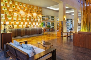 15 bars-salons, bar dans la piscine, bar attenant à la piscine