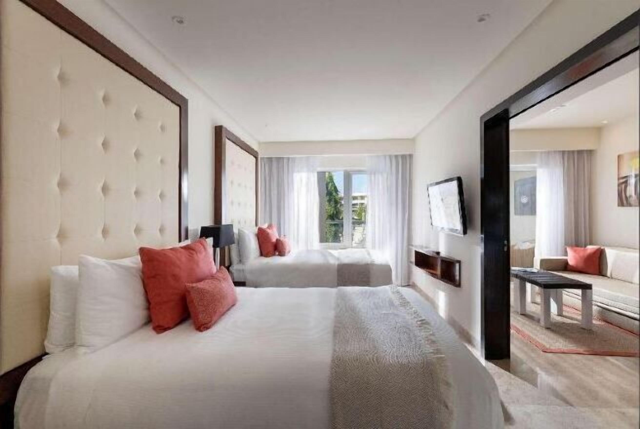 Egyptian cotton sheets, premium bedding, down comforters, minibar