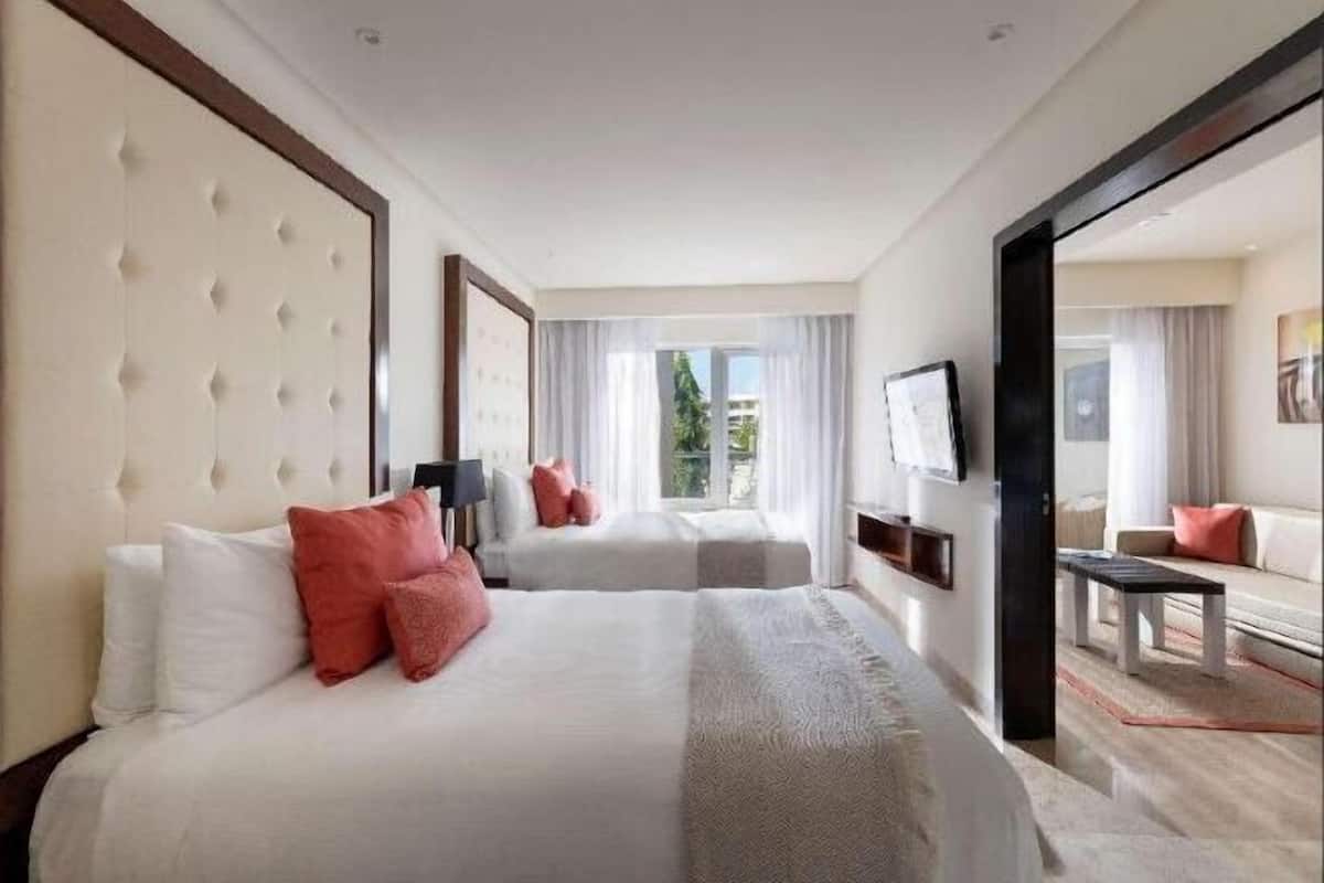 Egyptian cotton sheets, premium bedding, down comforters, minibar