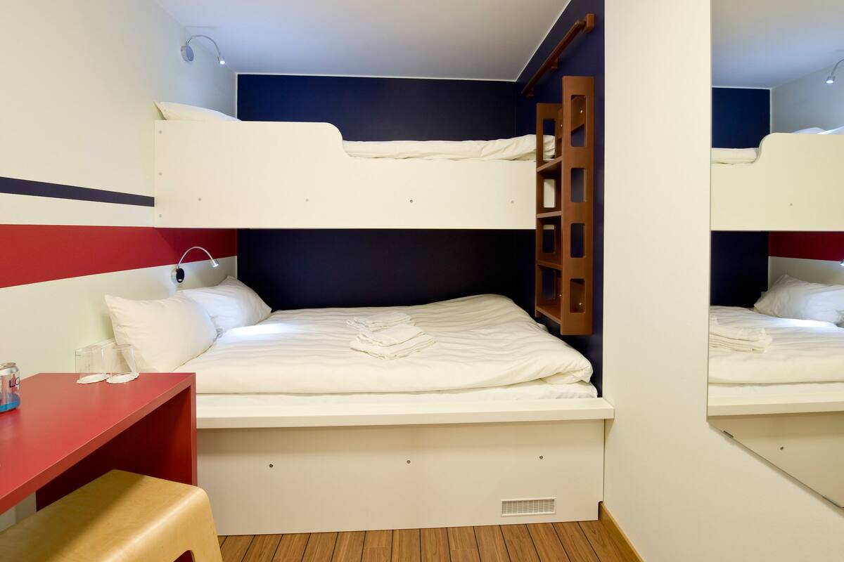 Desk, WiFi (free), bed sheets