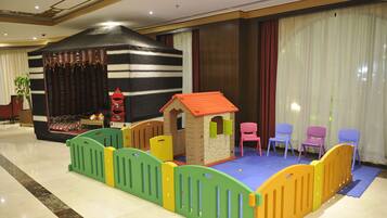 Área de juegos infantiles bajo techo