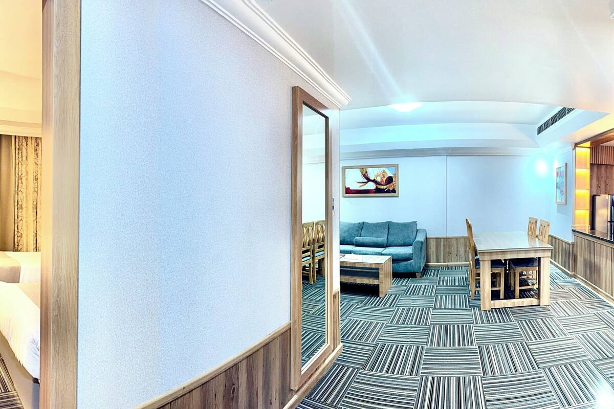 Suite (Executive Suite) | Interior