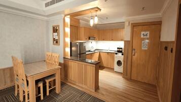 Executive Suite, Balcony, City View | Private kitchen | Fridge, microwave, stovetop, coffee/tea maker