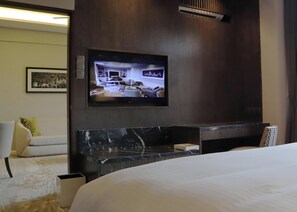 Family Suite, 2 Bedrooms | Premium bedding, minibar, in-room safe, desk - The Chateau Spa & Wellness Resort (Bukit Tinggi)