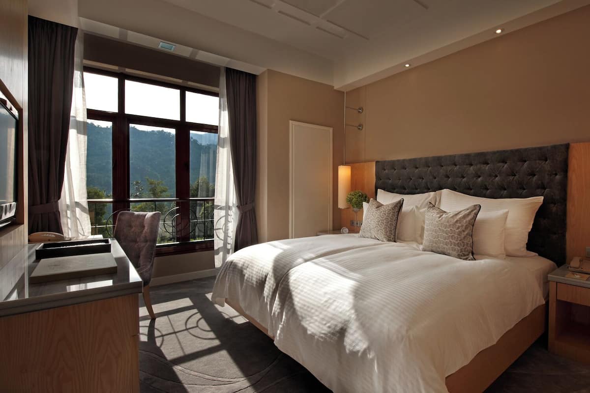 1 bedroom, premium bedding, minibar, in-room safe