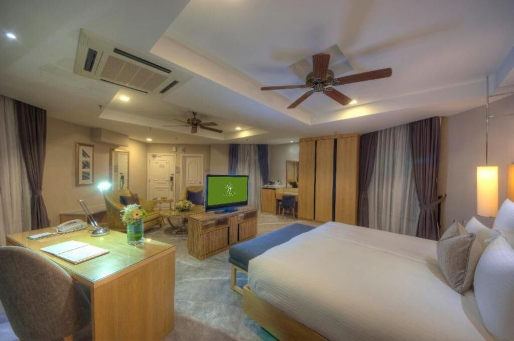 Premium bedding, minibar, in-room safe, desk