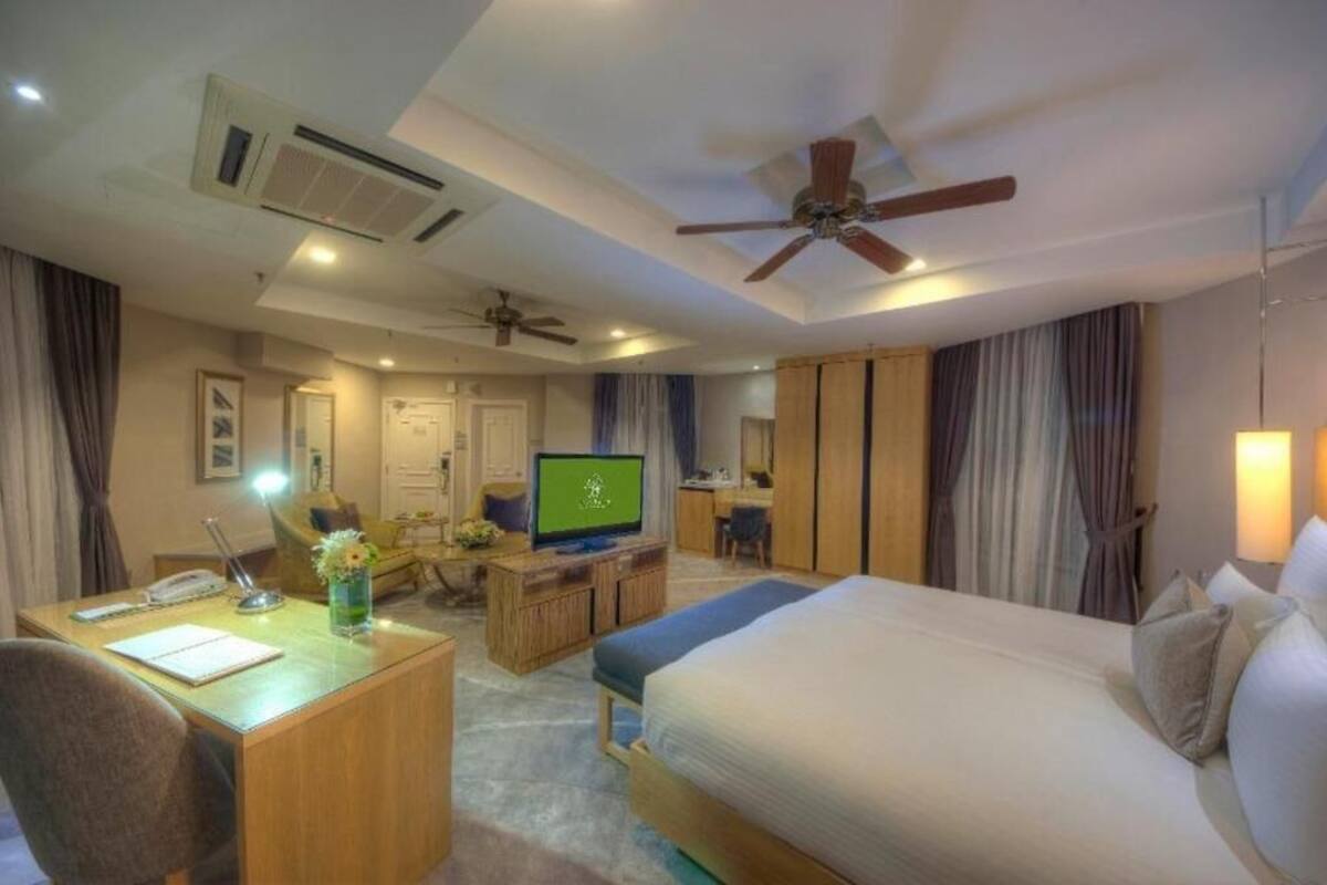 Premium bedding, minibar, in-room safe, desk
