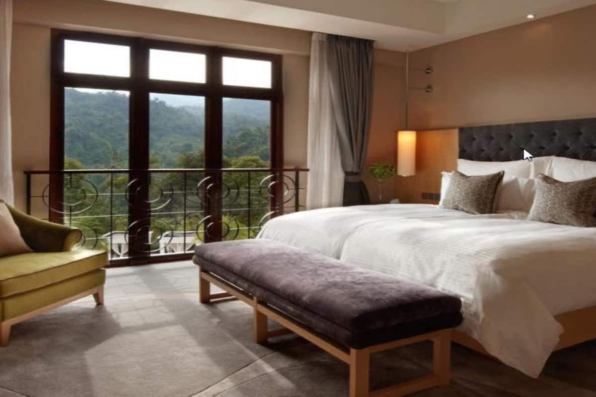 Hochwertige Bettwaren, Minibar, Zimmersafe, Schreibtisch