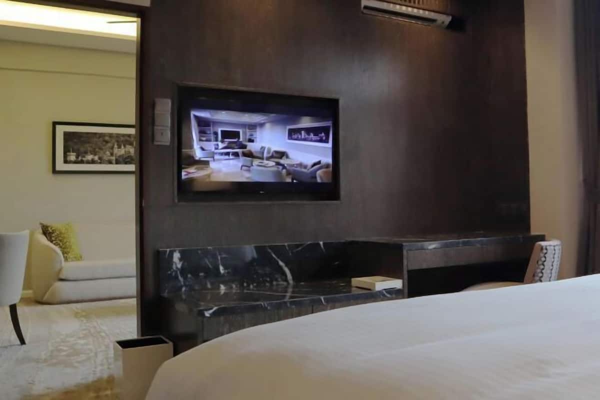 1 bedroom, premium bedding, minibar, in-room safe