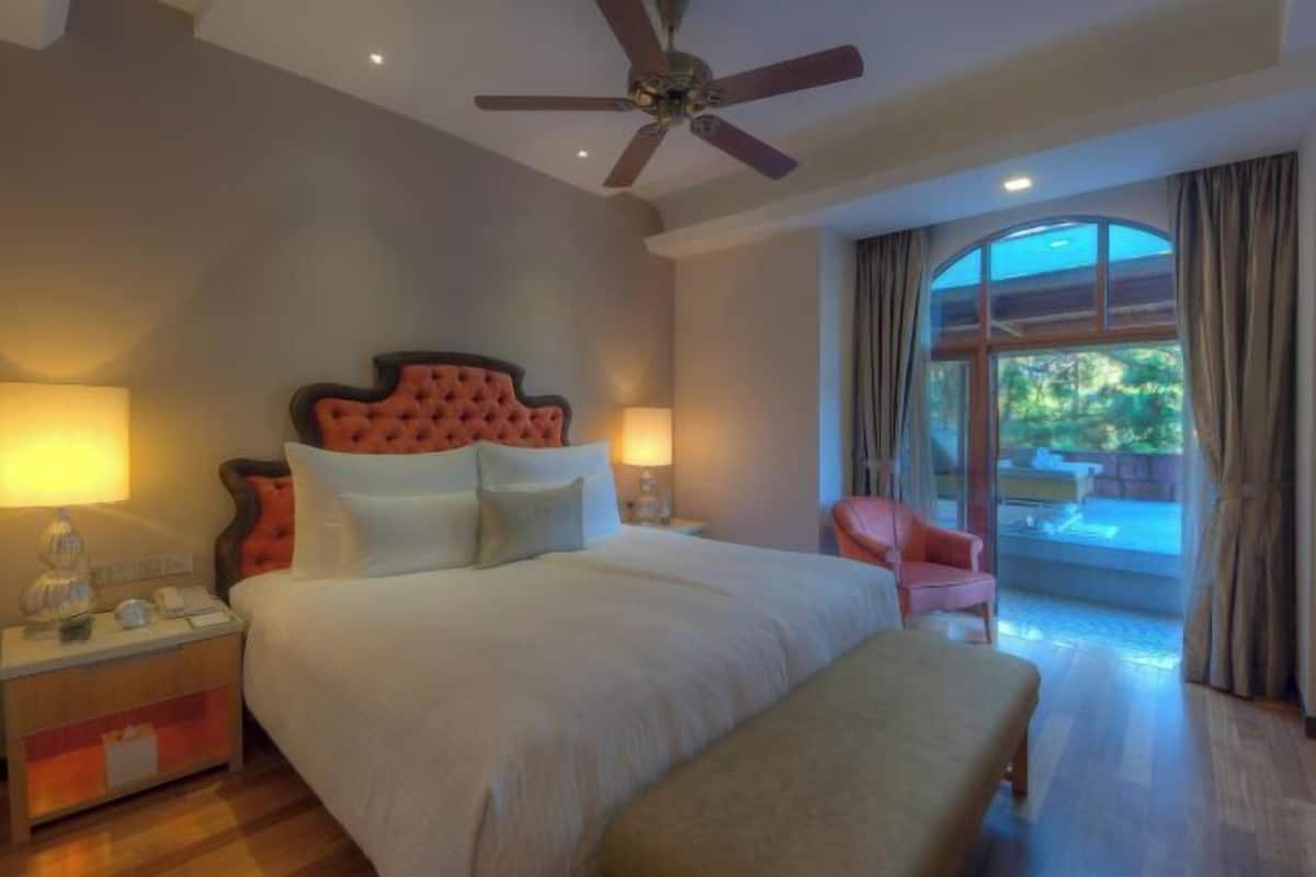 1 bedroom, premium bedding, minibar, in-room safe