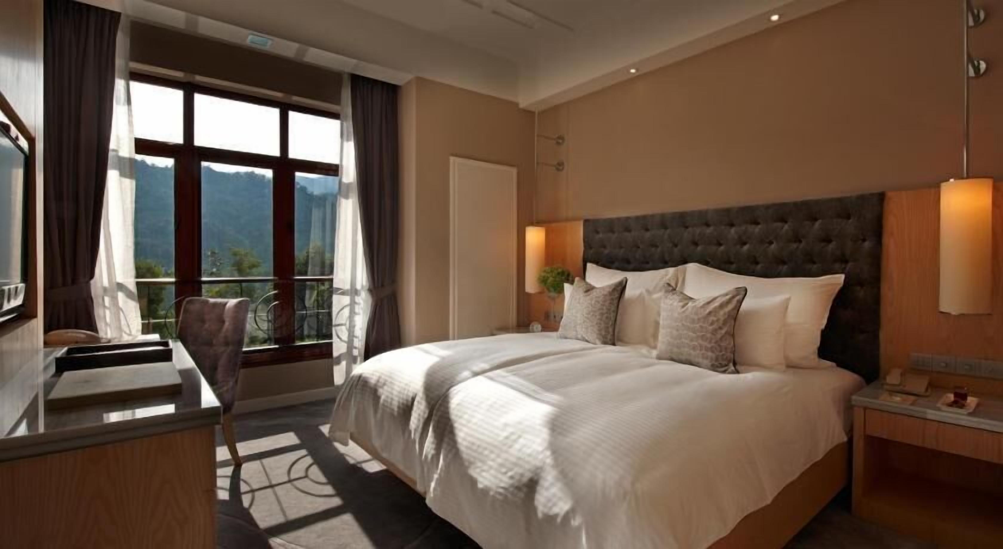 Premium bedding, minibar, in-room safe, desk