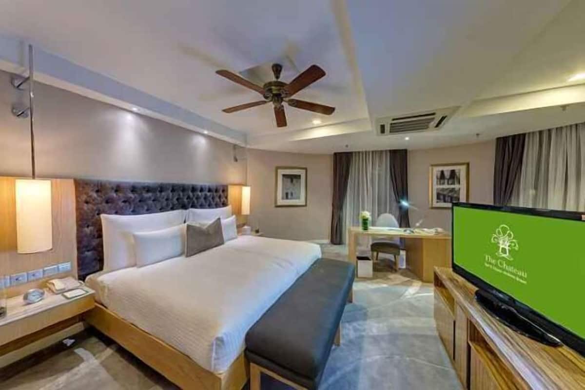 1 bedroom, premium bedding, minibar, in-room safe