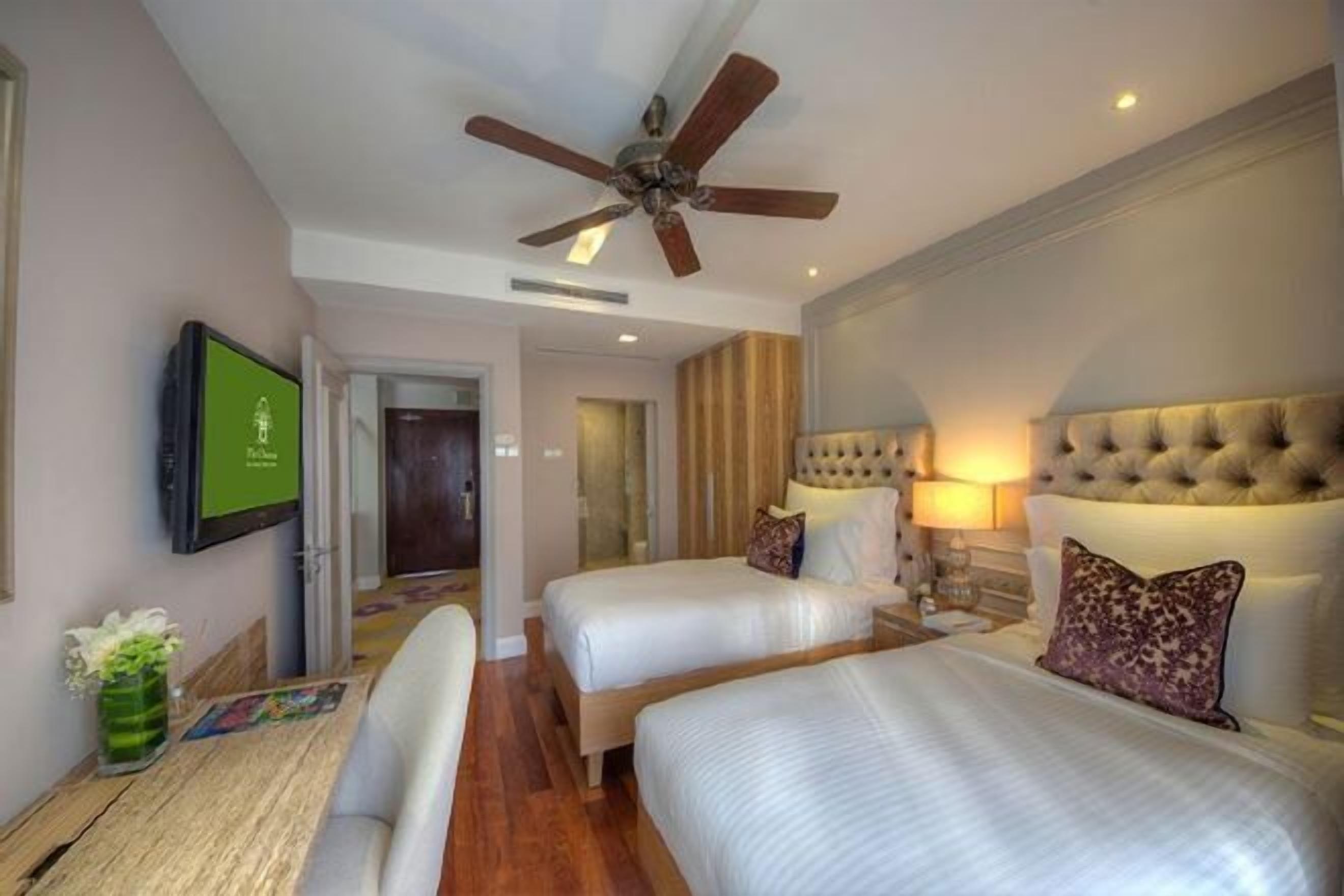 Ropa de cama de alta calidad y minibar 