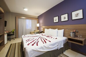 Standard, 1 Queen-Bett, Nichtraucher | Zimmerausstattung