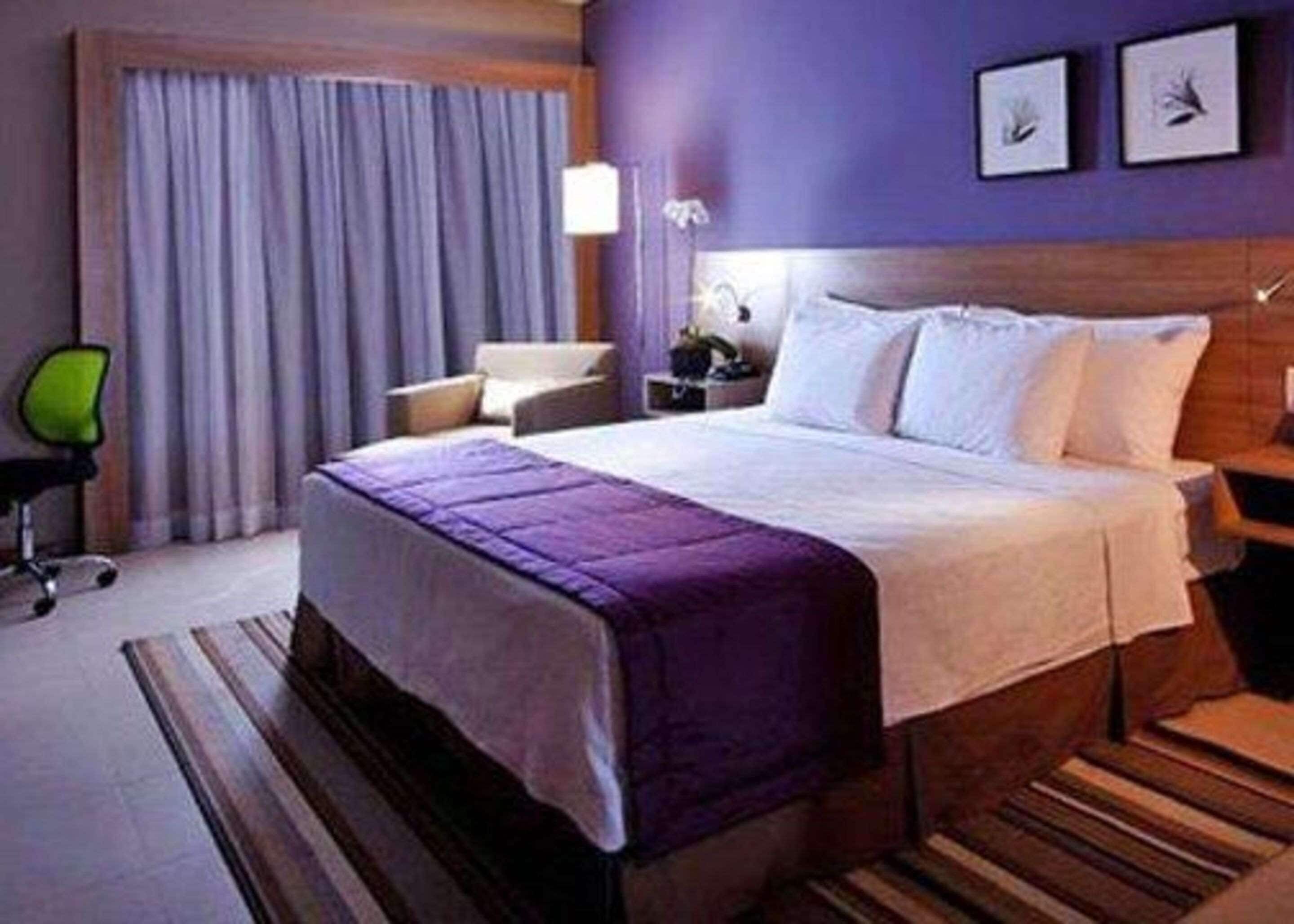 Minibar, in-room safe, desk, iron/ironing board