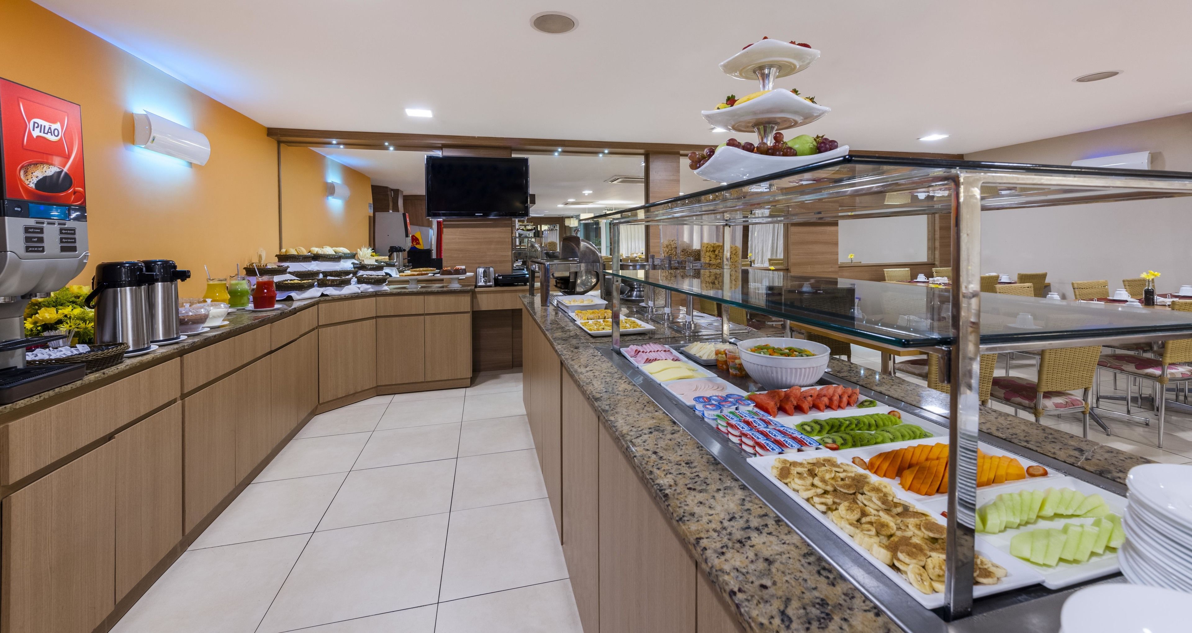 daily buffet breakfast (brl 25 per person)