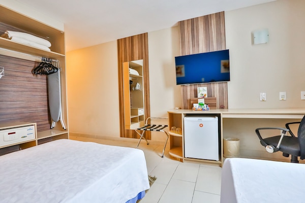 Camas com colchões pillow-top, frigobar, cofres nos quartos