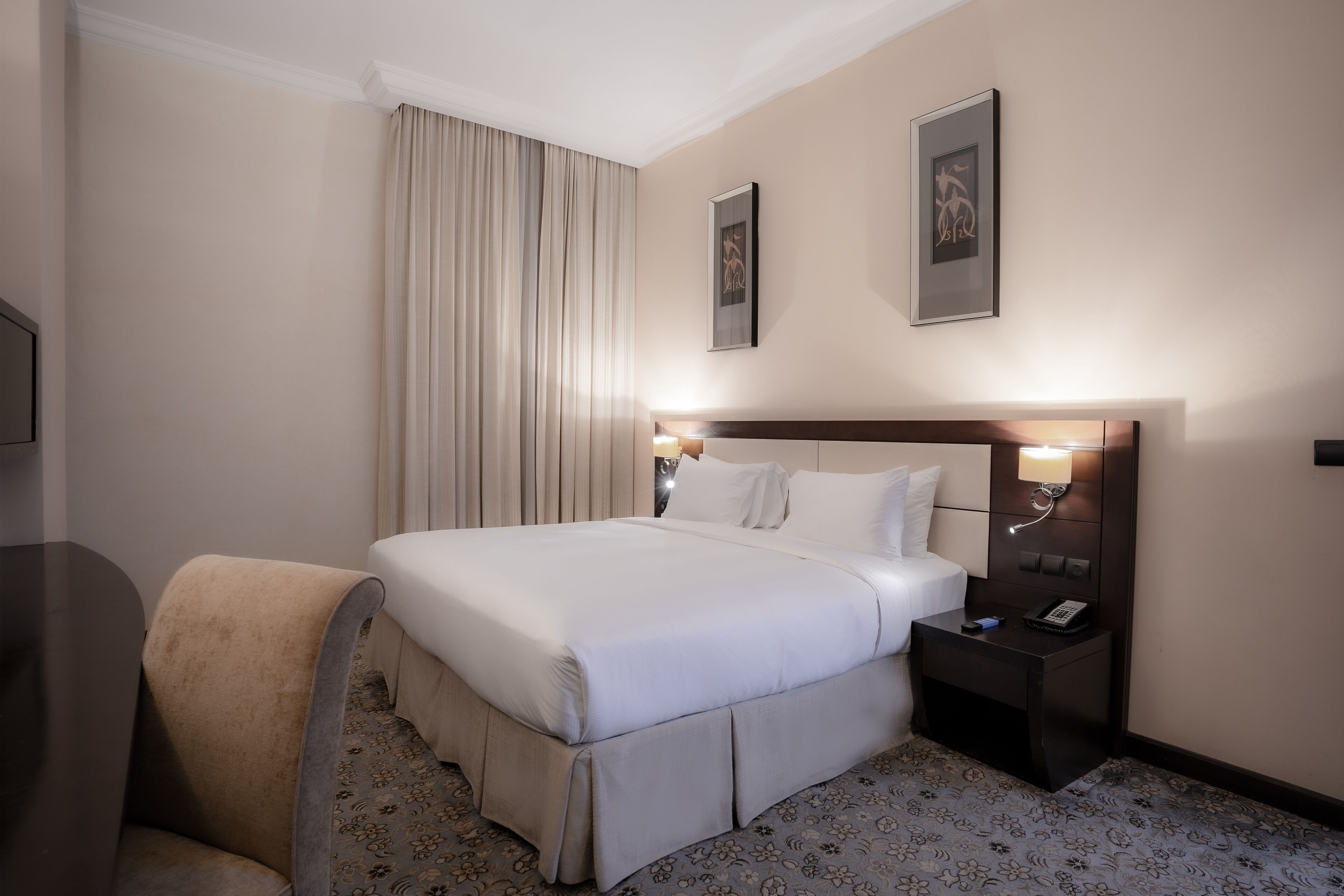 Minibar, caja de seguridad en la habitación y sistema de insonorización 