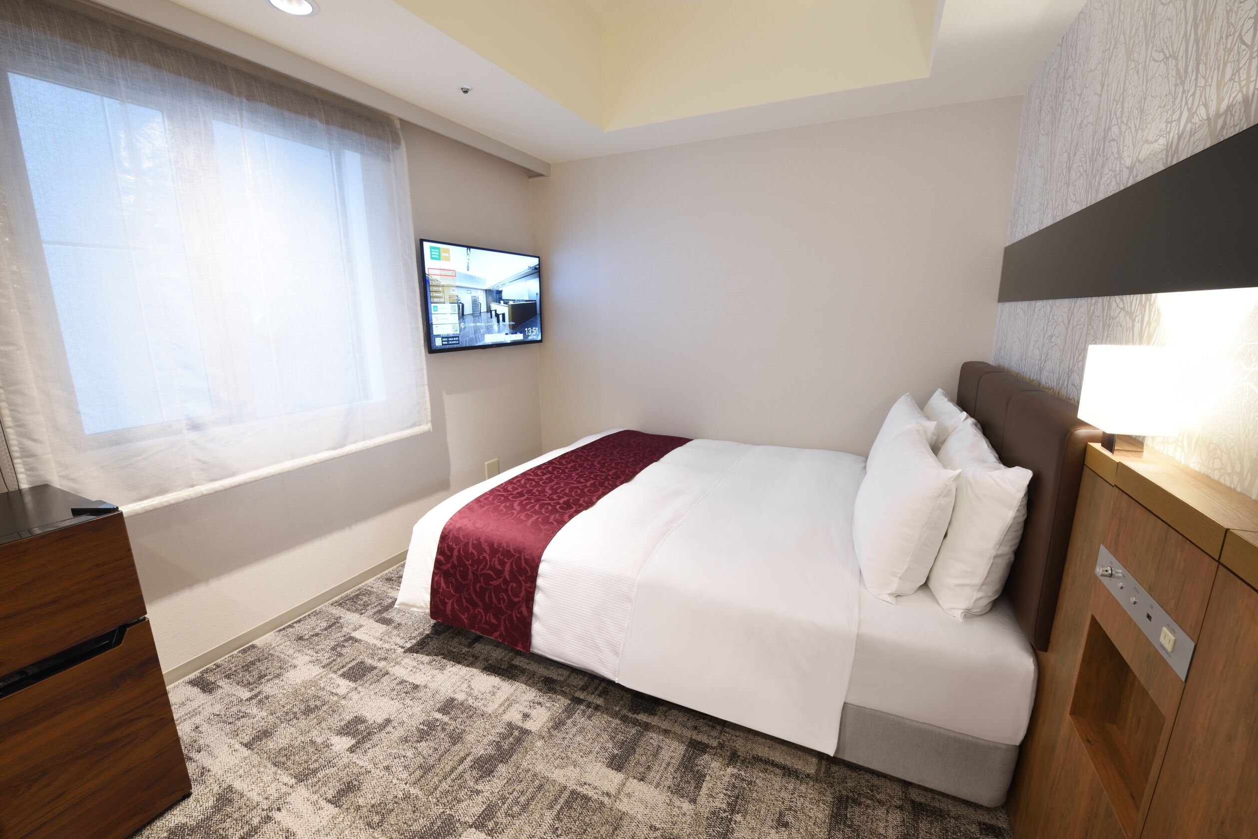 1 bedroom, premium bedding, down duvets, desk