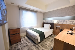 Premium bedding, down duvets, desk, iron/ironing board