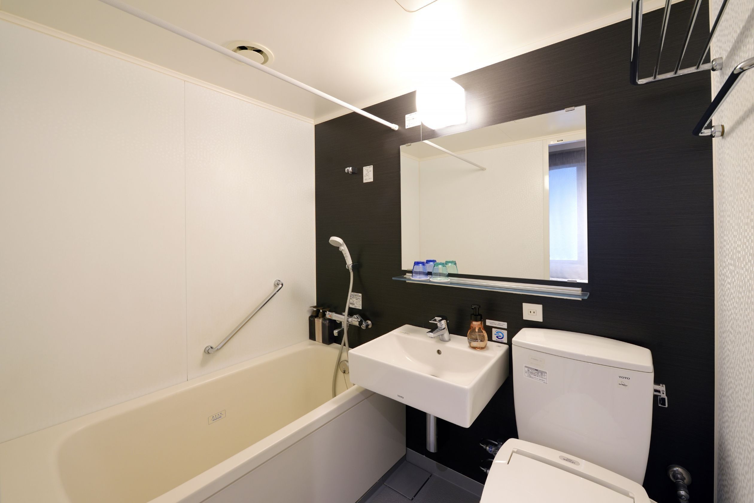 combined shower/bathtub, free toiletries, hair dryer, slippers