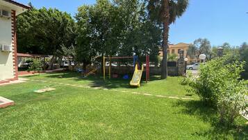 Children’s play area – outdoor