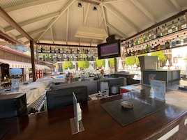Bar (en el alojamiento)