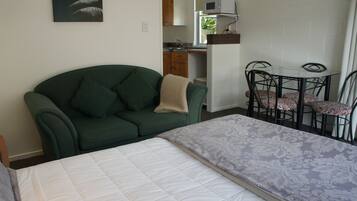 Standard Room, 1 Bedroom | Living area