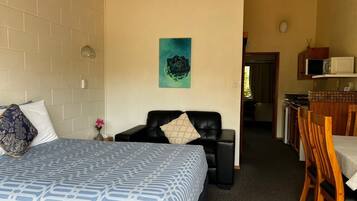 Standard Room, 2 Bedrooms | Living area