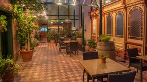 Déjeuner et dîner servis sur place