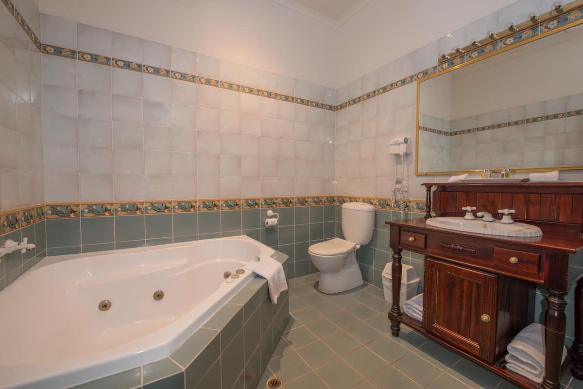 Superior-suite - 1 kingsize-seng - ikke-ryger - boblebad | Badeværelse | Bruser, designertoiletartikler, hårtørrer, håndklæder