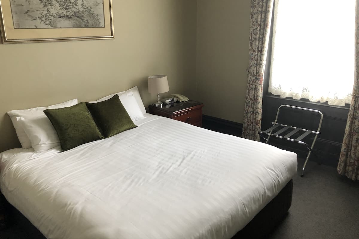 Desk, iron/ironing board, rollaway beds, free WiFi