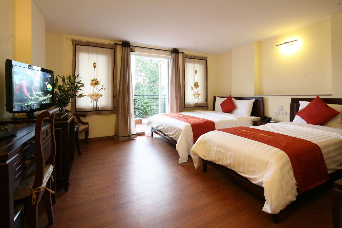 Family Room | 1 bedroom, minibar, in-room safe, desk