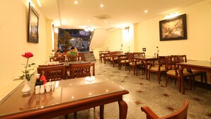 Dining - Charming 2 Hotel (Hanoi)