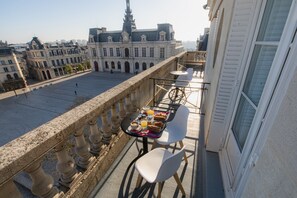 Premium Double Room | In-room dining - Hotel Central (Poitiers)