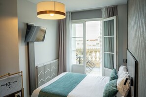 Premium Double Room | Premium bedding, desk, blackout drapes, soundproofing - Hotel Central (Poitiers)