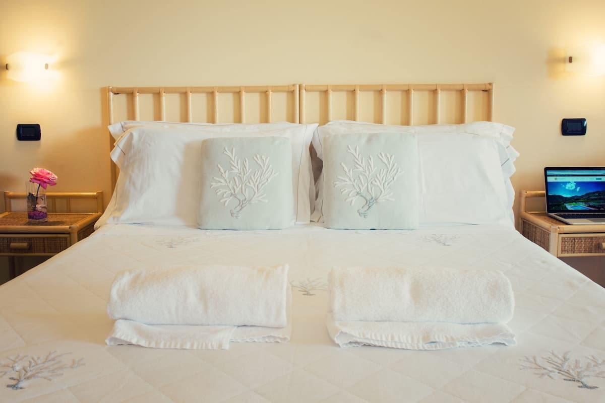 minibar, in-room safe, cots/infant beds, free wifi