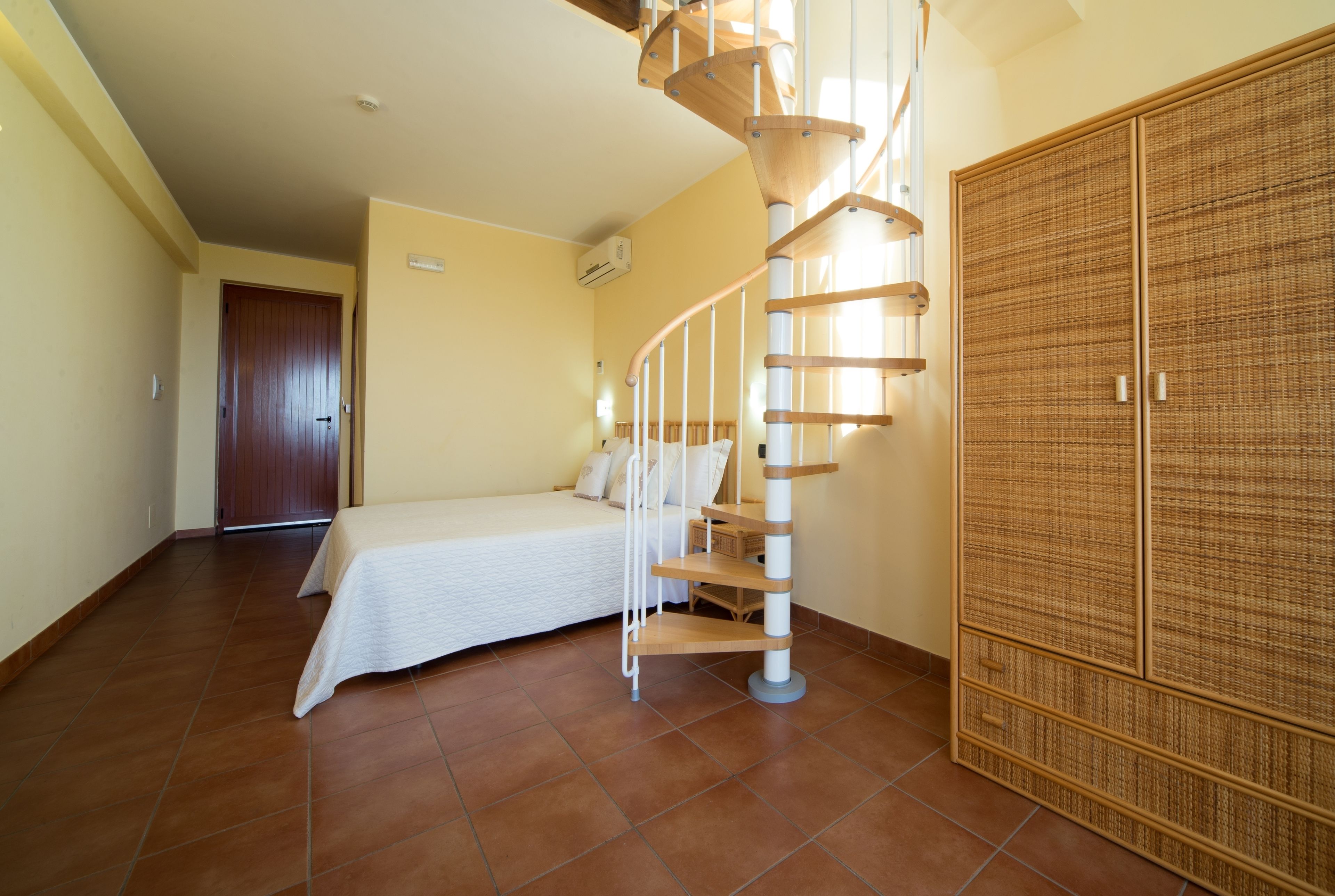 superior double room, 2 bedrooms, partial sea view | minibar, in-room safe, cots/infant beds, free wifi
