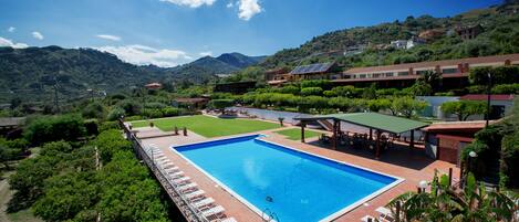 حمّام سباحة خارجي موسمي