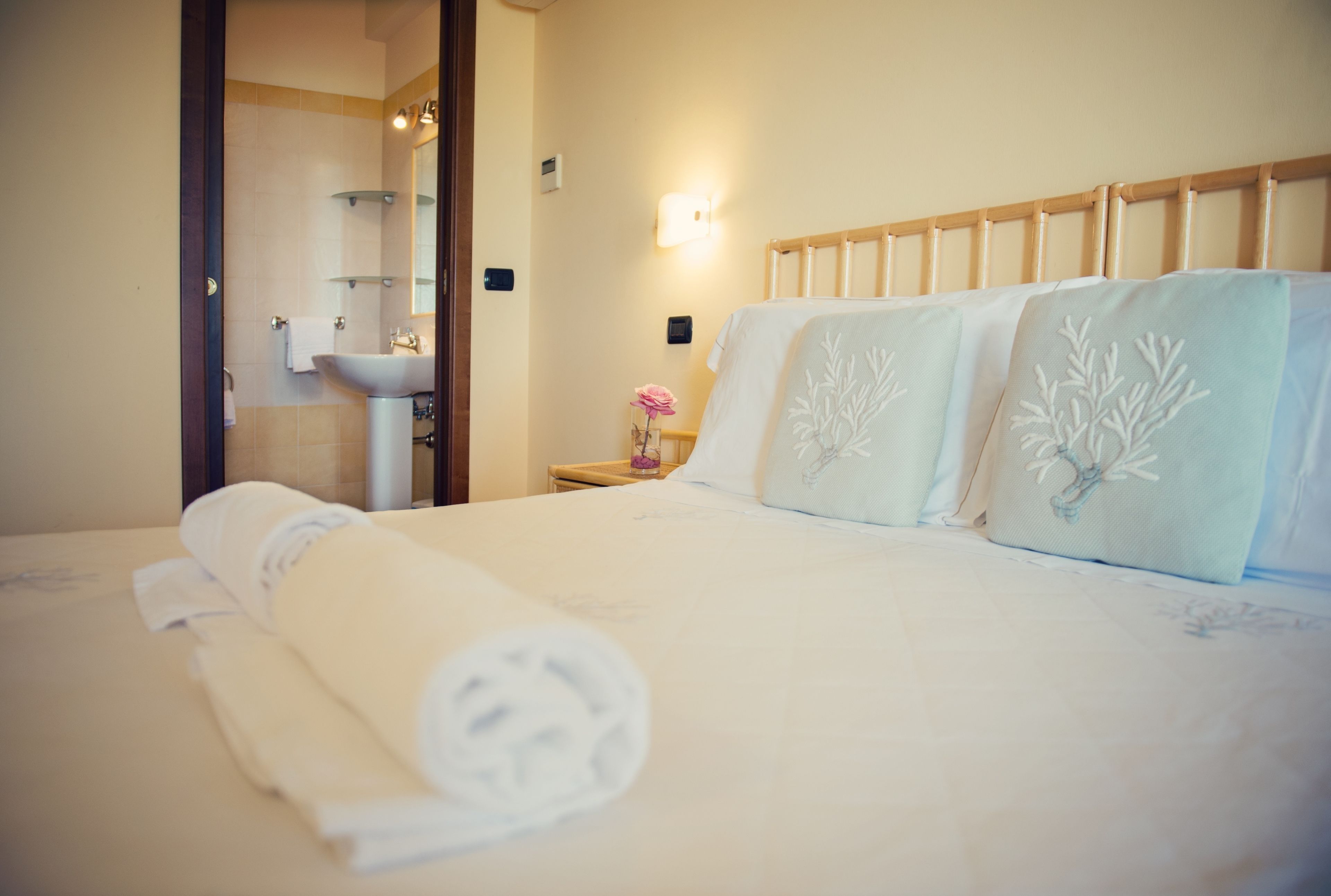 minibar, in-room safe, cots/infant beds, free wifi